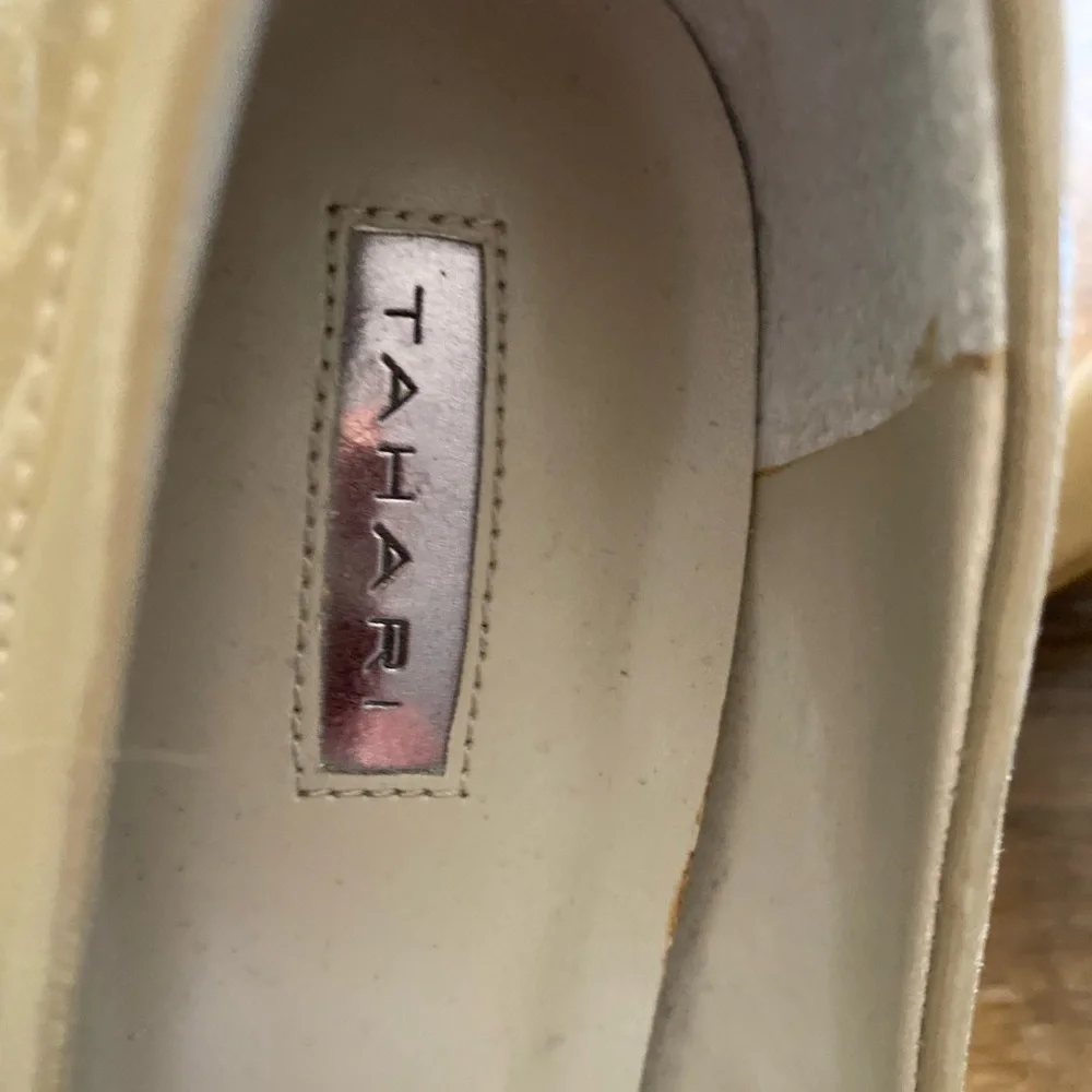 Tahari Patent Pumps - Picture 4 of 16